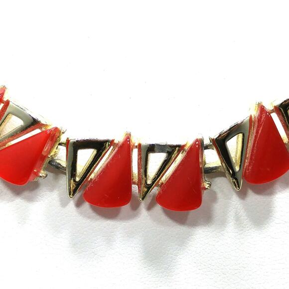 Vintage 1950s Red Thermoset Triangle Necklace & Earrings Jewelry Set - Picture 3 of 10
